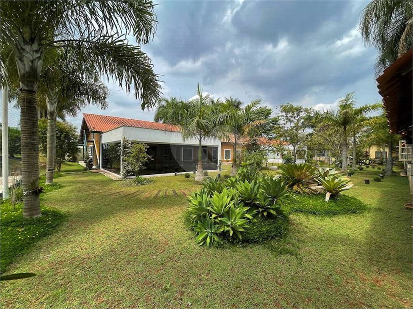 Casa à venda com 4 suítes no condomínio Miollo da Granja, Cotia - SP