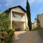 Casa à venda com 4 quartos, sendo 2 suítes, no condomínio Milennium, Valinhos - SP