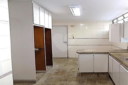 Sobrado à venda com 4 quartos, sendo 1 suíte, em Pinheiros, São Paulo, SP