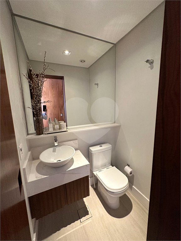 Apartamento à venda com 3 quartos, sendo 2 suítes, em Vila Olímpia, São Paulo, SP