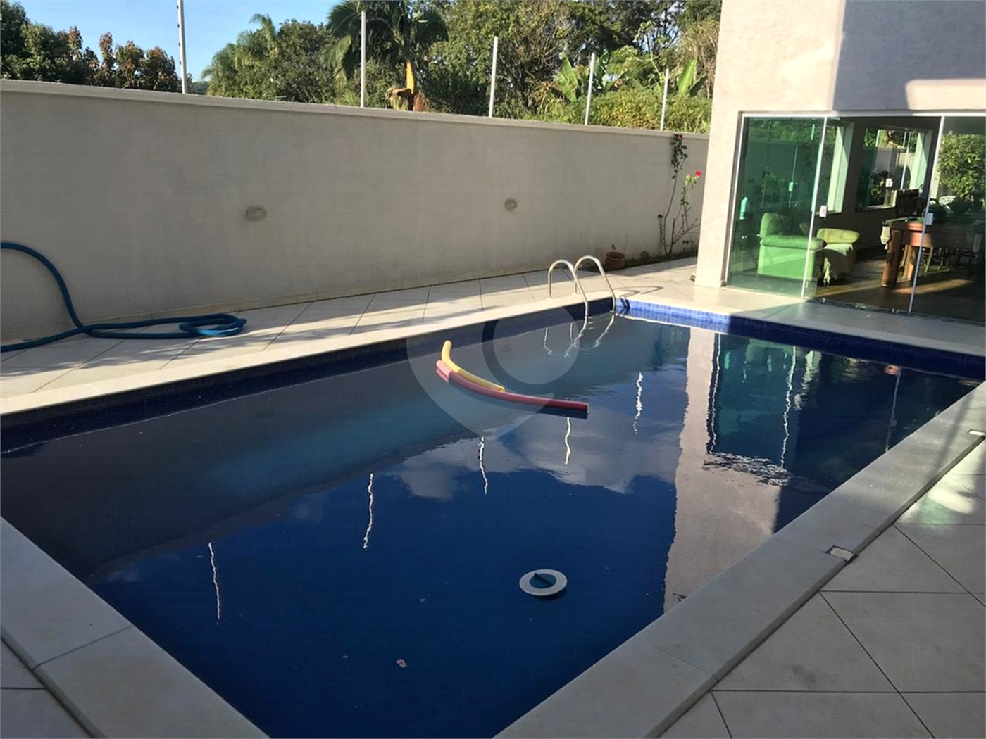 Casa à venda com 5 quartos, sendo 3 suítes, em Loteamento Jardim Morumbi, Atibaia, SP