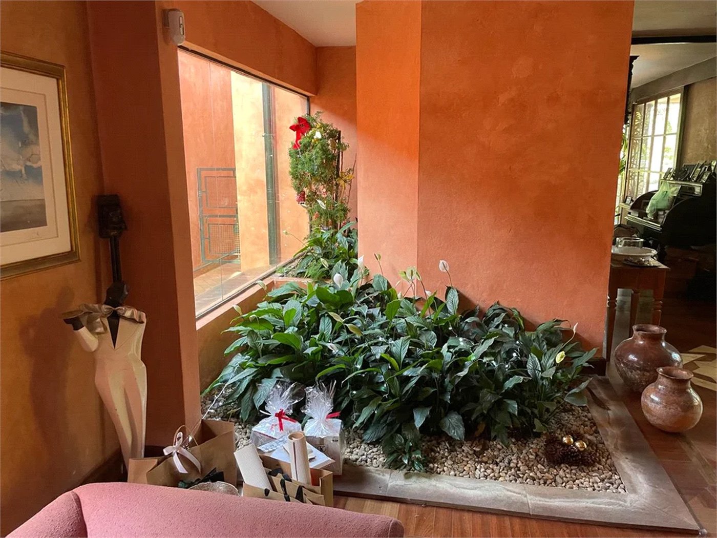 Casa à venda ou para alugar com 4 quartos, sendo 3 suítes, em Jardim Leonor, São Paulo, SP