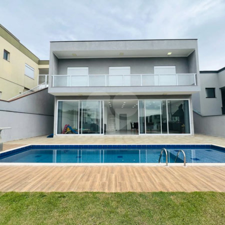 Casa à venda com 3 quartos, sendo 1 suíte, no condomínio Figueira Garden, Atibaia - SP
