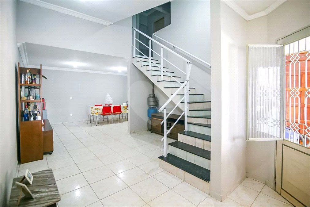 Sobrado à venda com 4 quartos, sendo 1 suíte, em Residencial Monte Verde, Indaiatuba, SP