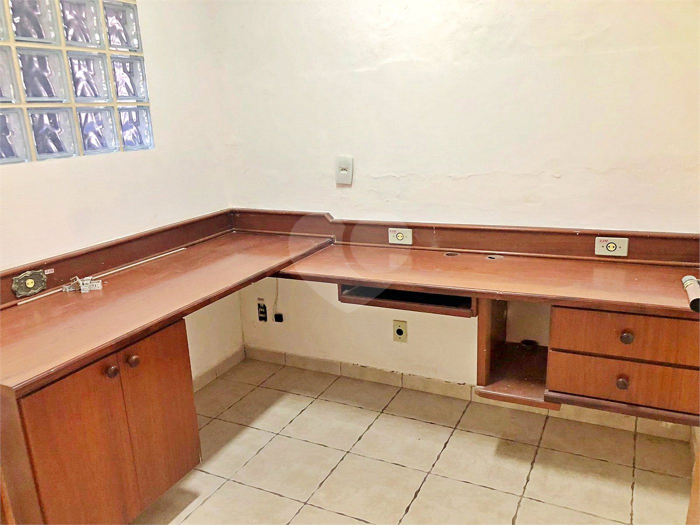 Casa à venda com 4 quartos, sendo 2 suítes, no condomínio Estância Marambaia, Vinhedo - SP