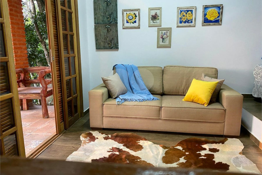Casa à venda com 3 quartos, sendo 1 suíte, no condomínio Associação Reserva das Hortênsias, Mairiporã - SP