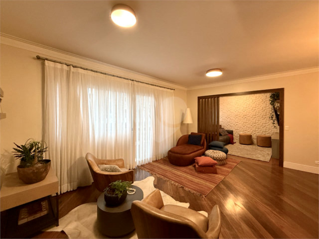 Apartamento à venda com 3 suítes em Campo Belo, São Paulo, SP