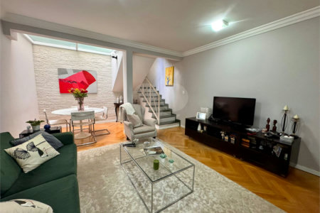 Casa à venda com 3 quartos, sendo 1 suíte, no condomínio Morada dos Pássaros, São Paulo - SP