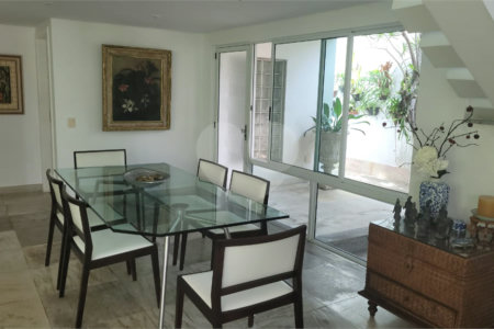 Casa à venda com 4 quartos, sendo 2 suítes, no condomínio Crystal Lake, Rio de Janeiro - RJ