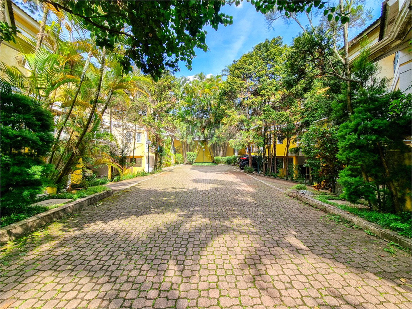 Casa à venda com 4 suítes no condomínio Annecy Village, São Paulo - SP