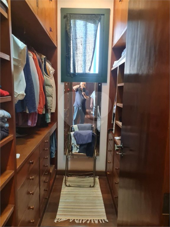 Casa à venda com 5 quartos, sendo 2 suítes,  em Jardim Morumbi, São Paulo, SP