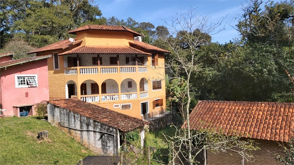 Sobrado à venda com 3 quartos, sendo 2 suítes, em Serra da Cantareira, Mairiporã, SP