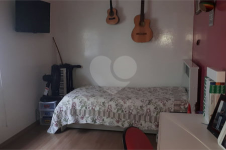 Sobrado à venda com 3 quartos, sendo 1 suíte,  em Vila Caputera, Mogi das Cruzes, SP