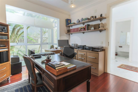 Casa à venda com 5 suítes no condomínio Chácara Flora, São Paulo - SP