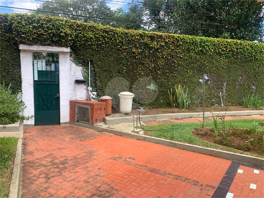 Casa à venda ou para alugar com 6 quartos, sendo 2 suítes, em Parque São George, Cotia, SP