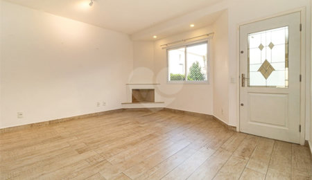 Casa à venda com 4 quartos, sendo 2 suítes,  no condomínio Vila das Andorinhas, São Paulo - SP