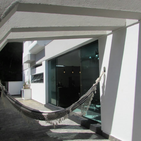 Casa de Alto Padrão com 5 Suítes e Lazer Completo– Guarujá