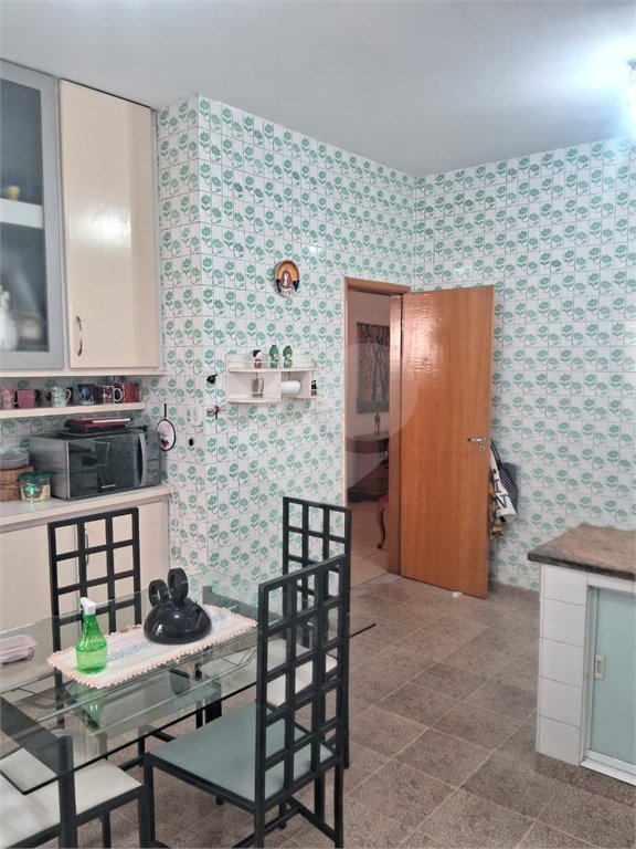 Casa à venda com 3 quartos, sendo 2 suítes, no condomínio Rio Bon, Rio de Janeiro - RJ