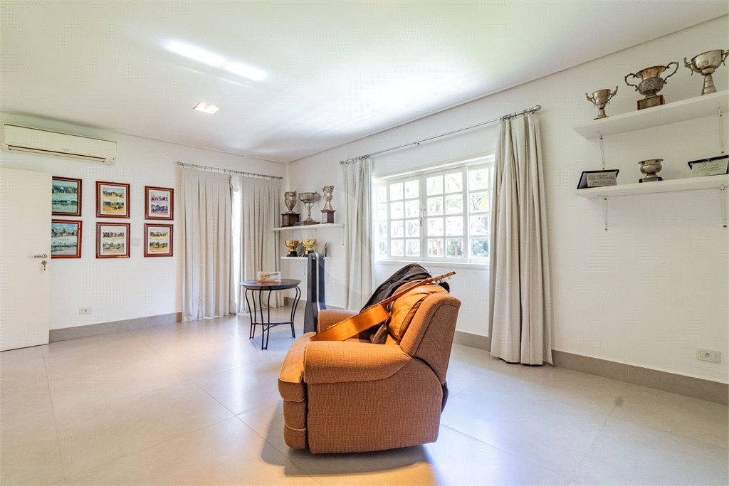 Casa à venda com 7 quartos, sendo 5 suítes,  em Morumbi, São Paulo, SP