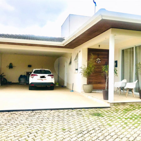 Casa à venda com 3 quartos, sendo 1 suíte, no condomínio Residencial Patrimônio do Carmo, São Roque - SP