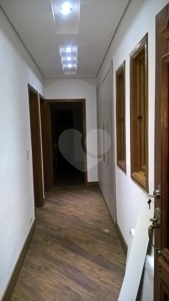 Casa à venda ou para alugar com 3 suítes no condomínio Vilarejo Estoril, Mairiporã - SP