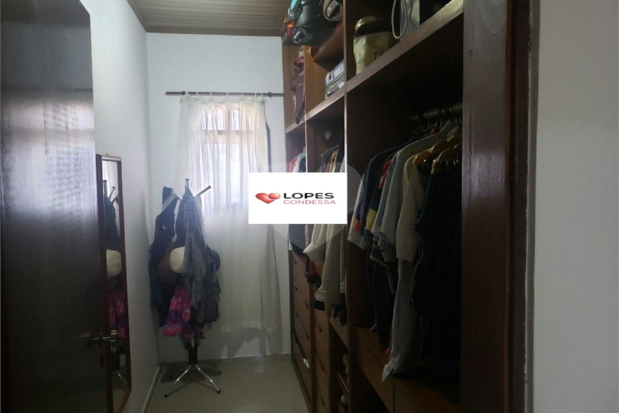 Casa à venda com 4 quartos, sendo 2 suítes, no condomínio Alpes da Cantareira, Mairiporã - SP