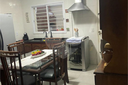 Sobrado à venda com 3 quartos, sendo 1 suíte,  em Vila Nova Pauliceia, São Paulo, SP