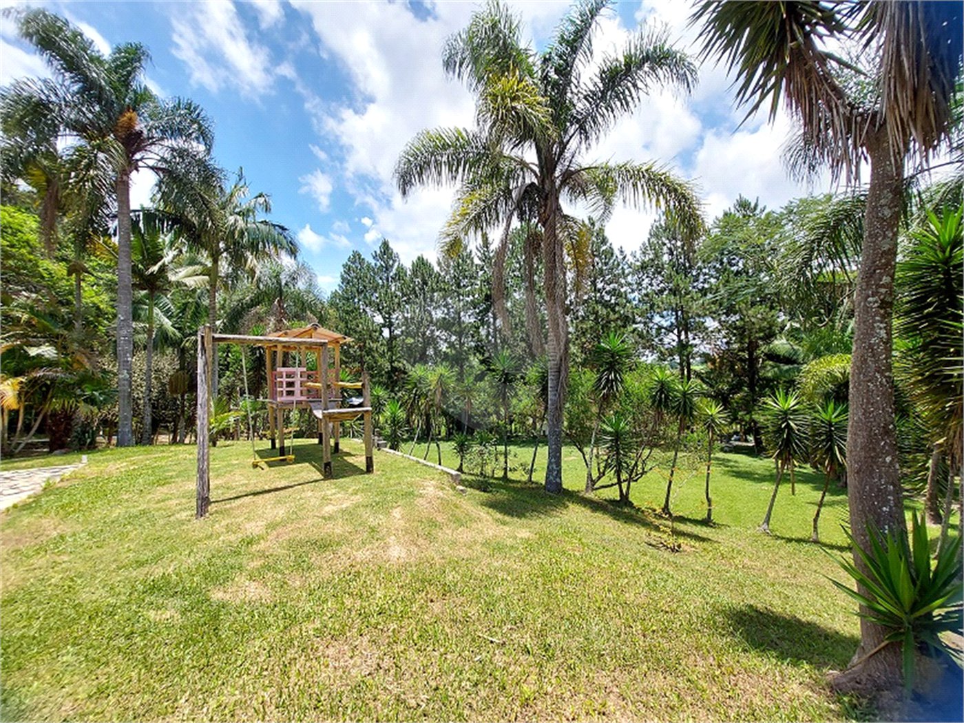 Casa à venda com 4 quartos, sendo 1 suíte, no Centro, Ibiúna, SP