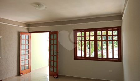 Sobrado à venda com 4 quartos, sendo 3 suítes,  em Tremembé, São Paulo, SP