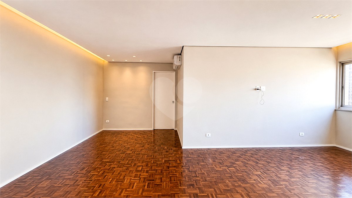 Apartamento à venda com 3 quartos, sendo 1 suíte, em Jardim Paulista, São Paulo, SP