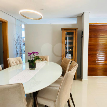 Casa à venda com 4 quartos, sendo 2 suítes, no condomínio Residencial Vila Lagos, São Paulo - SP