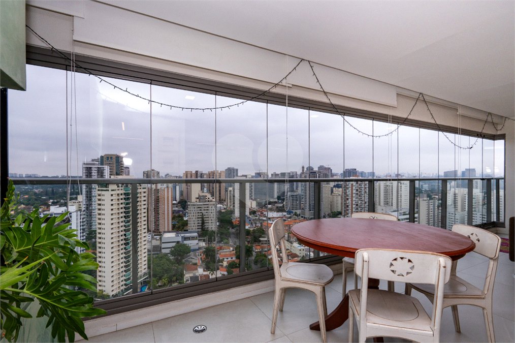 Apartamento à venda com 3 suítes em Campo Belo, São Paulo, SP