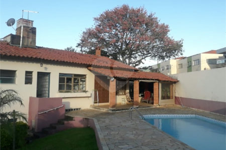Casa à venda com 3 quartos, sendo 1 suíte,  no Centro, Socorro, SP
