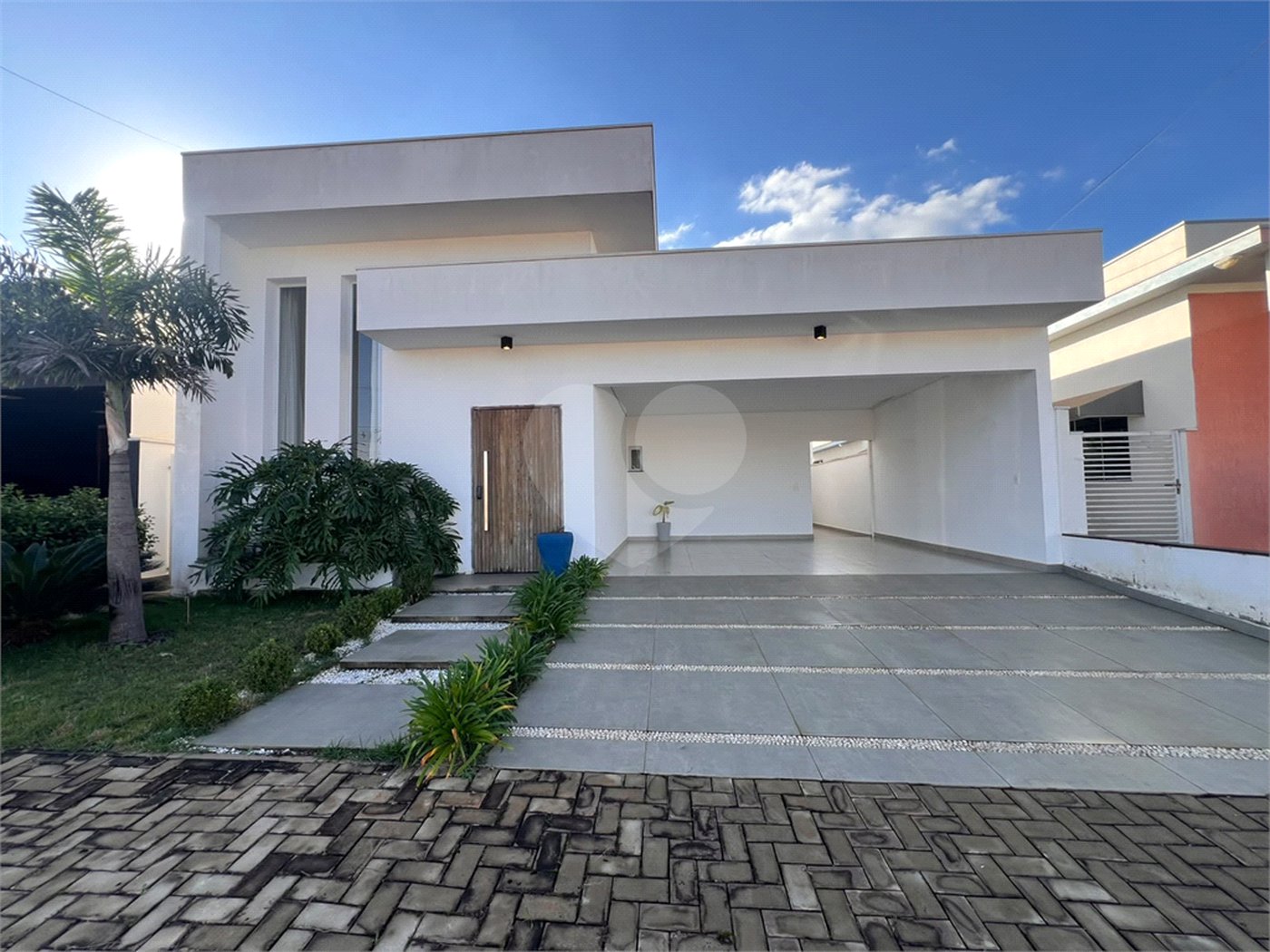 Casa à venda com 3 quartos, sendo 2 suítes, no condomínio Golden, Itapetininga - SP