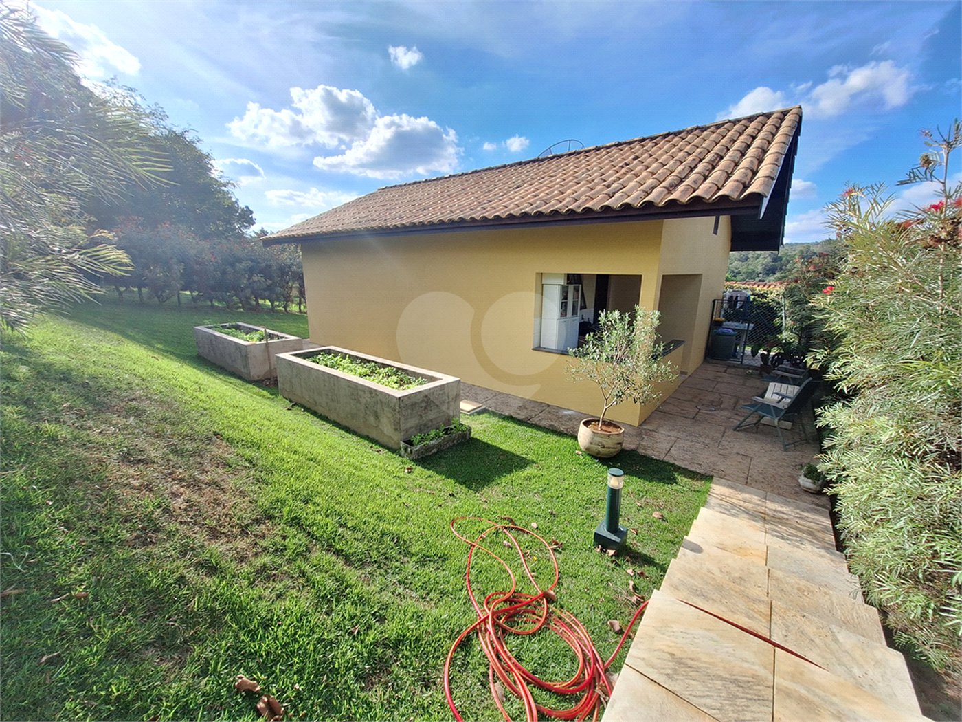 Casa à venda com 3 suítes no condomínio Chácaras do Lago, Vinhedo - SP