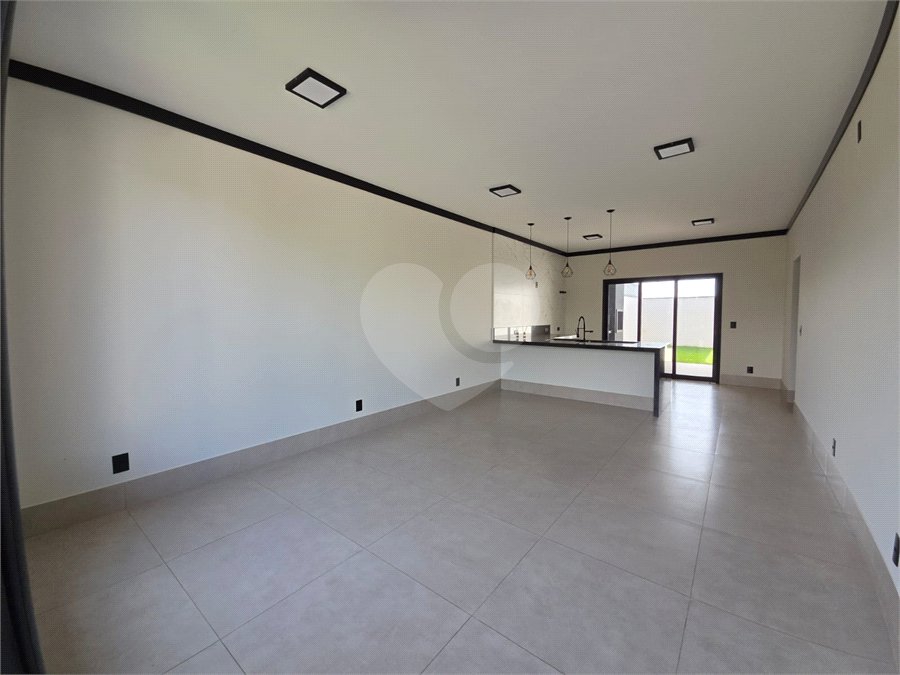 Casa à venda com 3 quartos, sendo 1 suíte, no condomínio Cerejeiras, Araçoiaba da Serra - SP