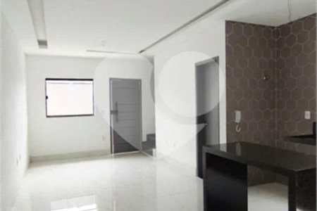 Casa à venda com 2 suítes no condomínio Residencial Paranaguá, São Paulo - SP