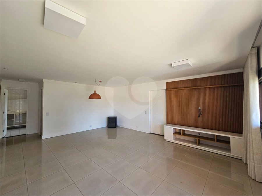 Apartamento para alugar com 3 quartos, sendo 1 suíte, em Alto da Boa Vista, São Paulo, SP