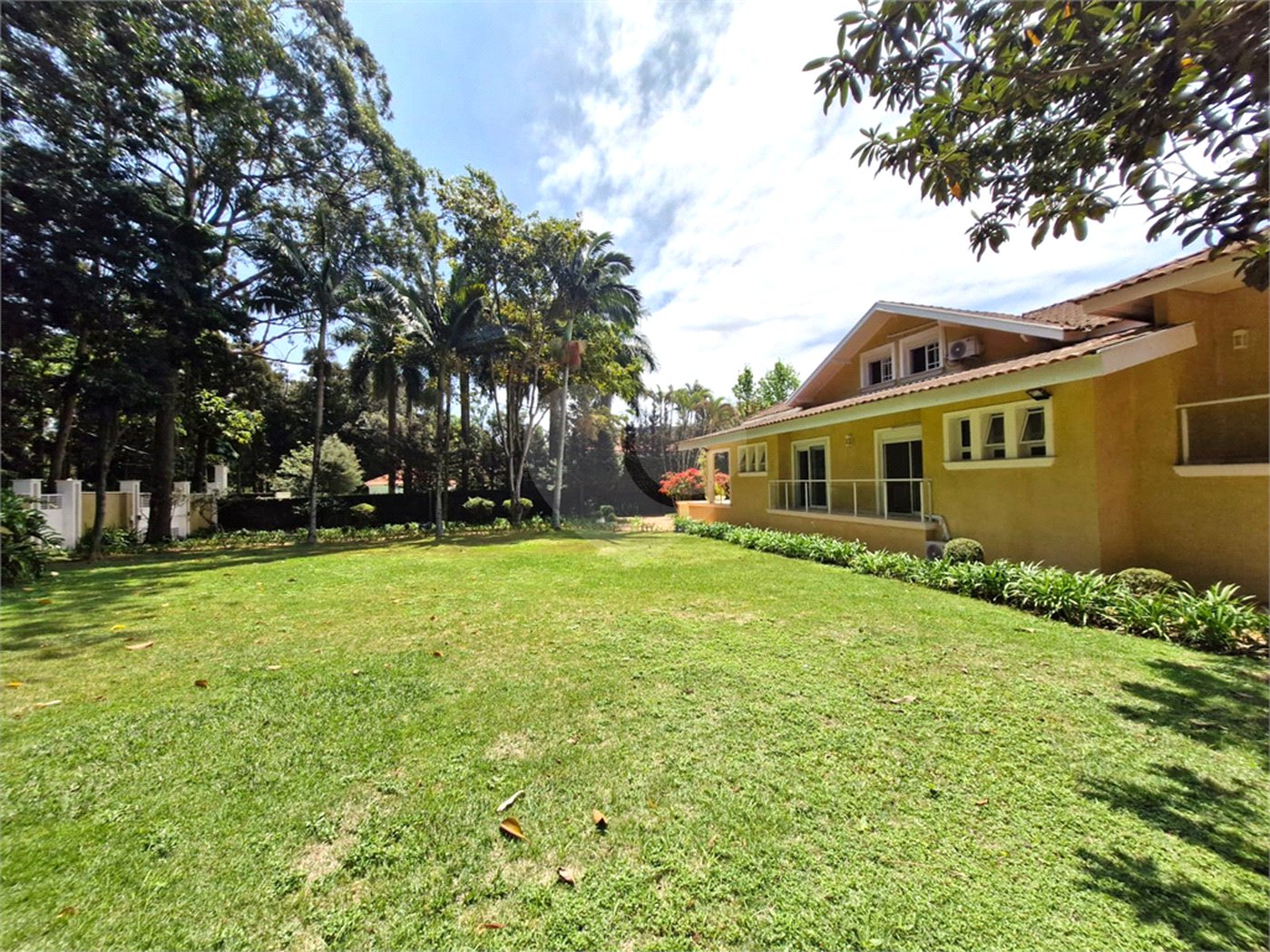 Casa à venda com 4 suítes no condomínio Chácara Flora, São Paulo - SP