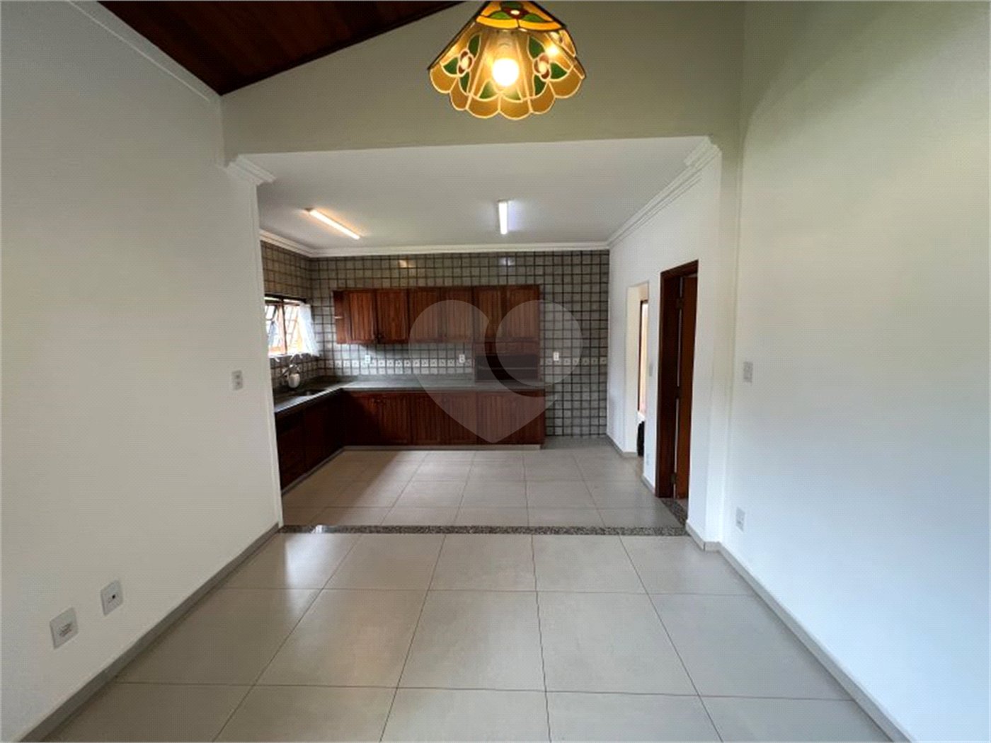 Casa à venda ou para alugar com 4 quartos, sendo 3 suítes, no condomínio Estância Marambaia, Vinhedo - SP