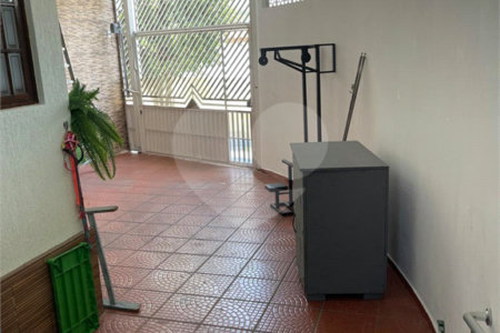 Sobrado à venda com 4 quartos, sendo 1 suíte,  em Jardim Las Vegas, Santo André, SP
