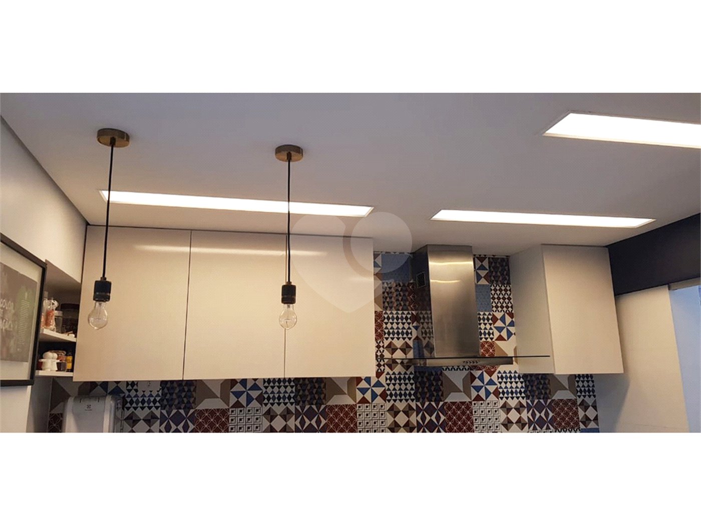 Apartamento à venda com 3 quartos, sendo 1 suíte, em Moema, São Paulo, SP