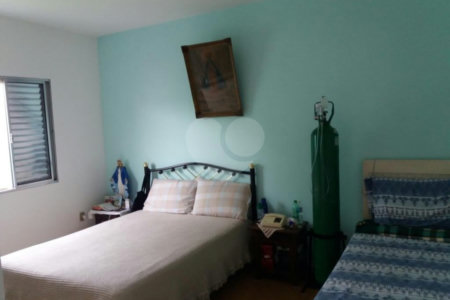 Casa à venda com 4 quartos, sendo 1 suíte,  em Jardim Helga, São Paulo, SP