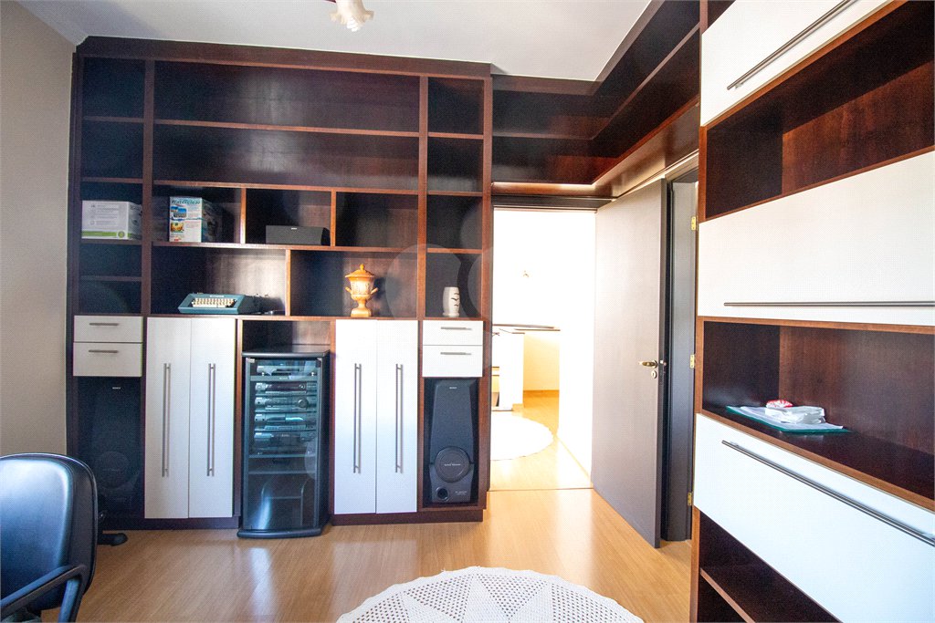 Sobrado à venda com 5 quartos, sendo 3 suítes, no Centro, São Roque, SP