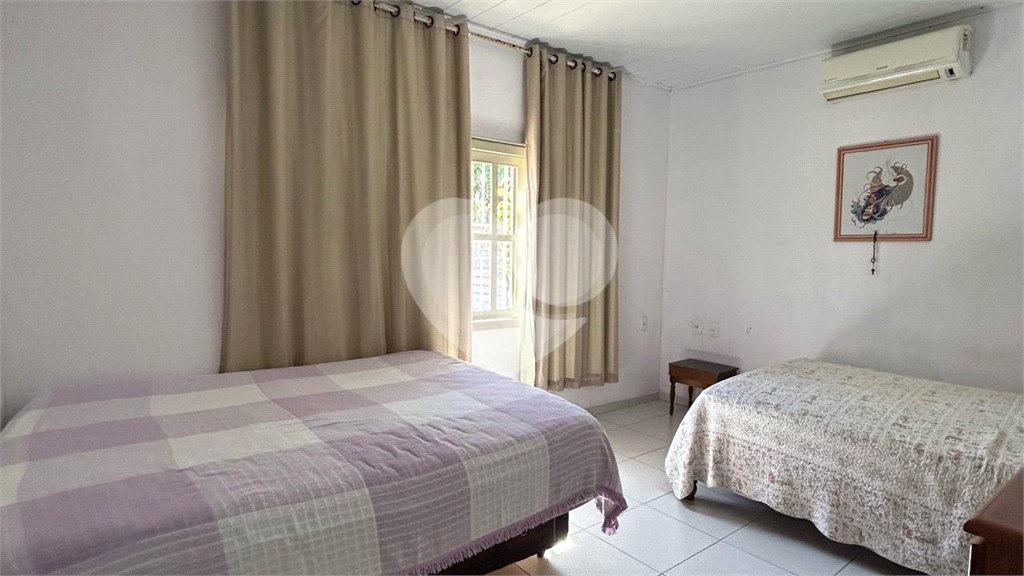 Casa à venda com 3 quartos, sendo 1 suíte, no Centro, Santa Cruz Cabrália, BA