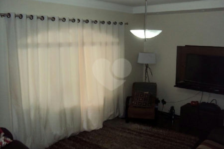 Sobrado à venda com 3 quartos, sendo 1 suíte,  em Jardim Pinheiros, São Paulo, SP