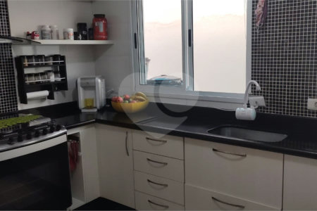 Casa à venda com 3 quartos, sendo 2 suítes,  no condomínio Parque das Figueiras, Mogi das Cruzes - SP