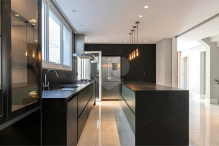 Casa à venda com 4 suítes no condomínio Hípica Garden, São Paulo - SP