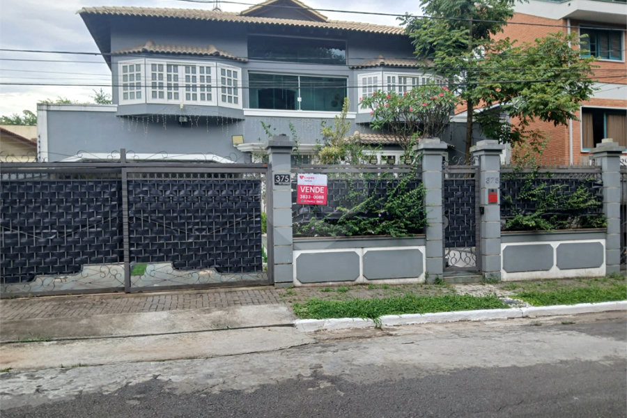 Oportunidade No Alto de Pinheiros Ótimo Sobrado com 352m² de A.C, frente para uma bela Praça.