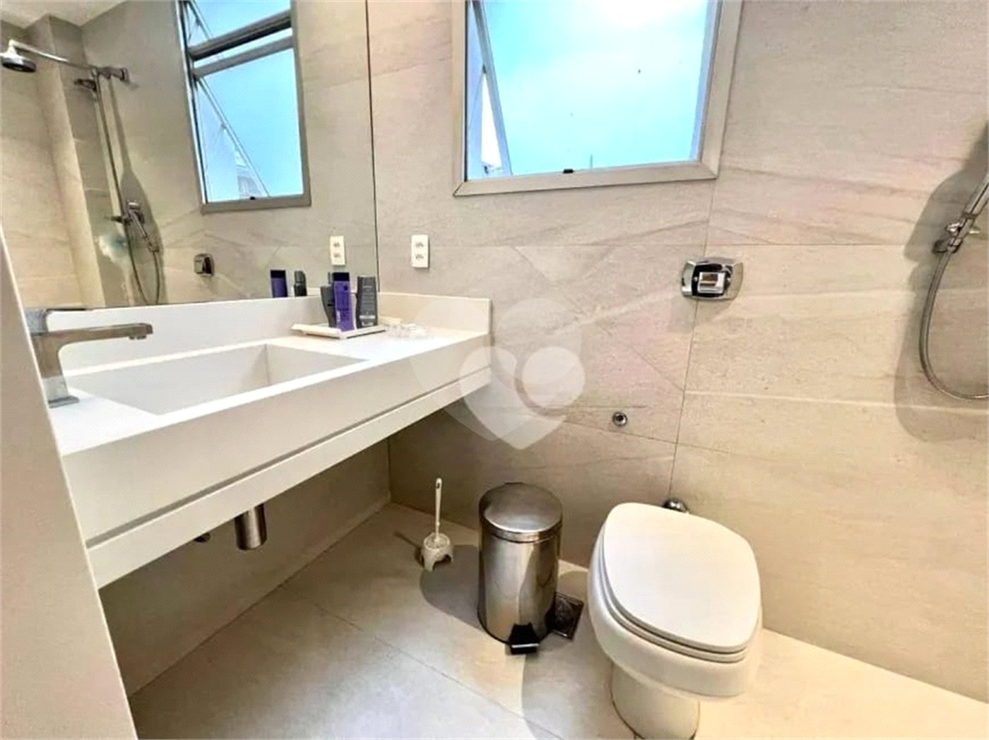 Apartamento à venda com 3 quartos, sendo 1 suíte,  em Lagoa, Rio de Janeiro, RJ